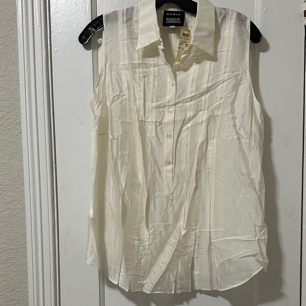 Akris Sleeveless Button-Front Cream Collared Blouse